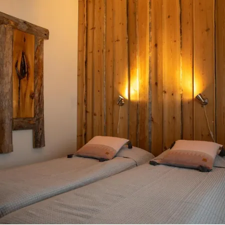 Chalet Hilla A North Frontier